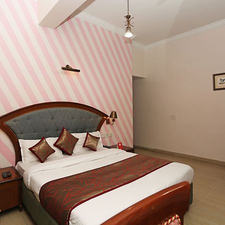 Oyo 8178 Hotel Saket Allāhābād Junction Buitenkant foto